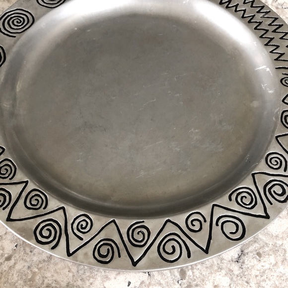 Wilton Armetale Hollowware Reggae Round Tray - Picture 3 of 12